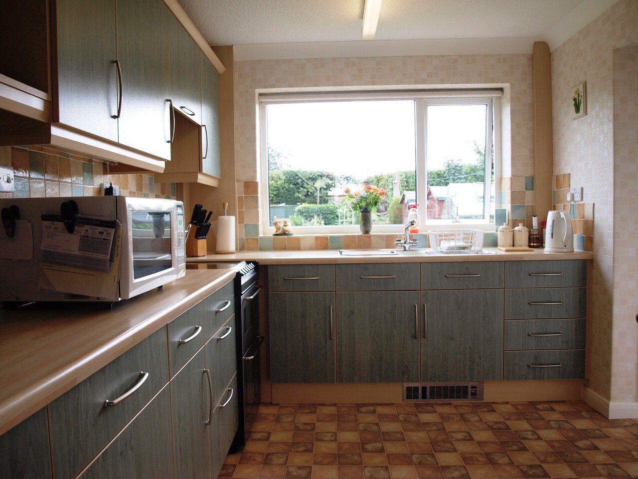 further kitchen.jpg